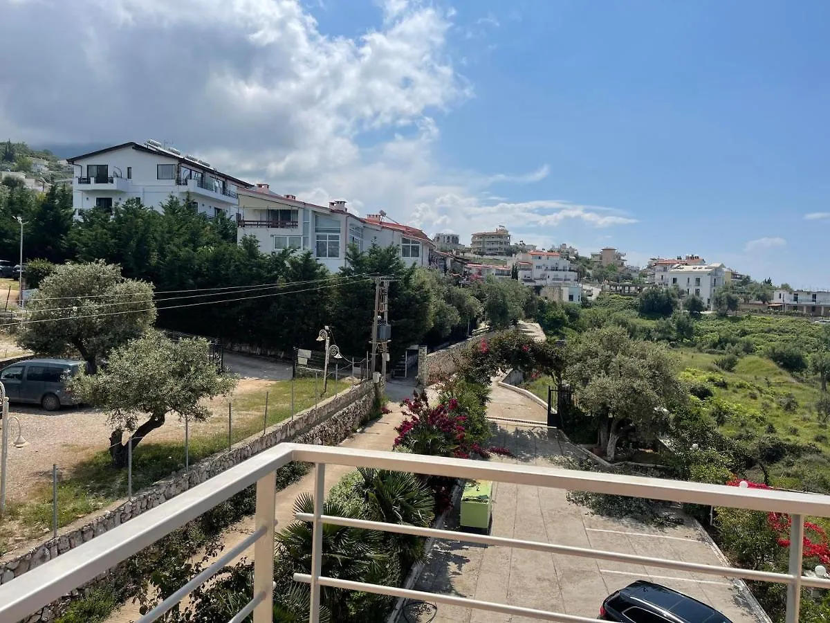 Season Inn Dhermi 3*,