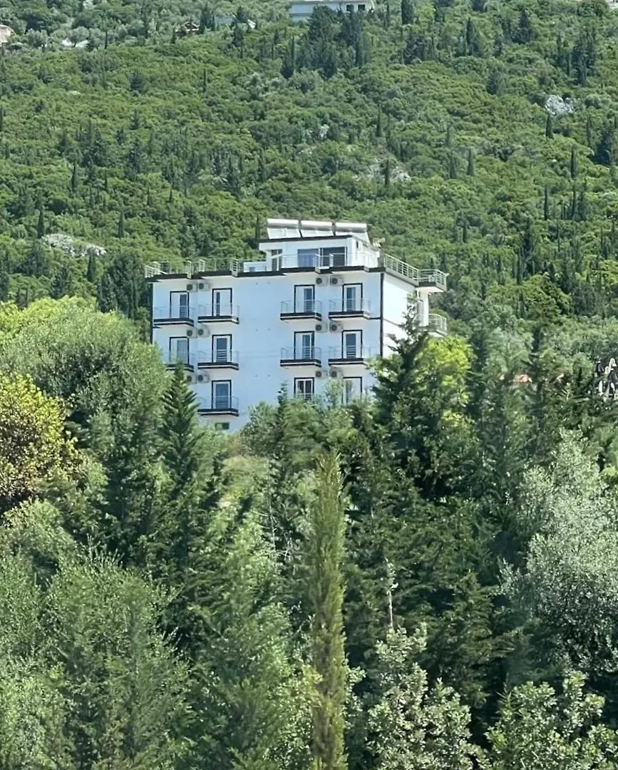 Season Inn Dhermi